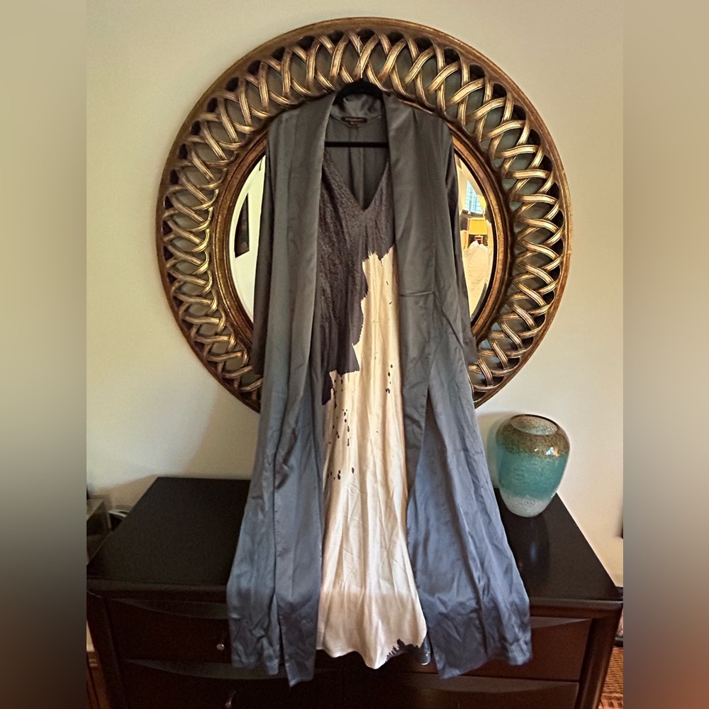 Luxurious Donna Karan silk night gown & robe